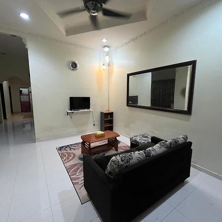 Cendana Residence Homestay 8 Kuala Terengganu 4 Bedroom Exterior photo