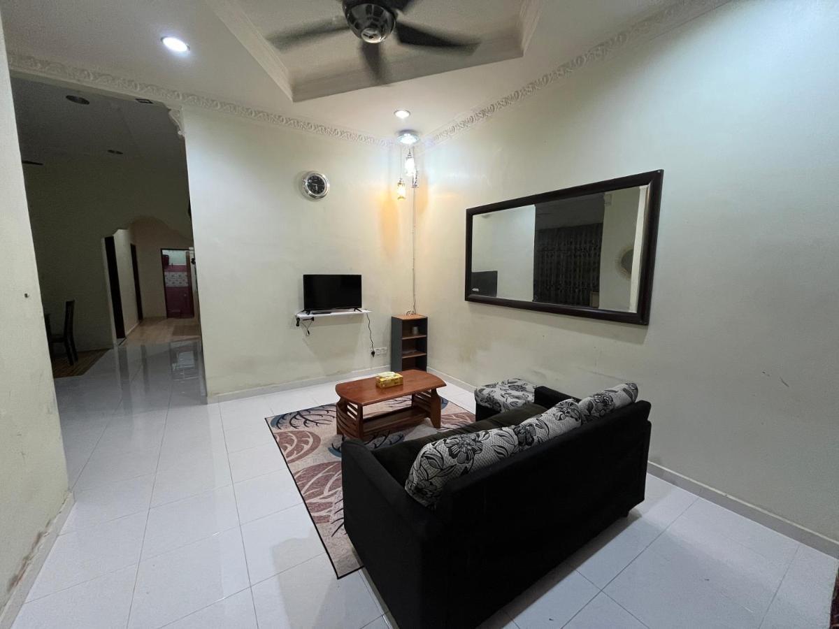 Cendana Residence Homestay 8 Kuala Terengganu 4 Bedroom Exterior photo